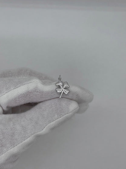 Pakabukas Keturlapis dobilas. Sidabras arba Auksas